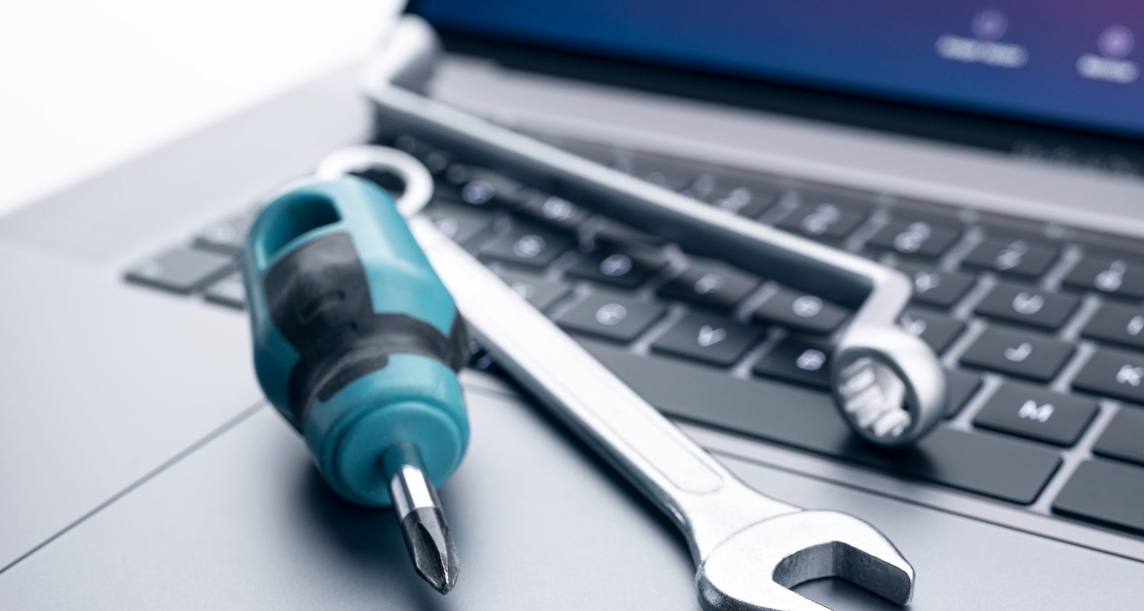 Beneficios: Diagnósticos precisos, reparaciones rápidas, actualizaciones eficientes.